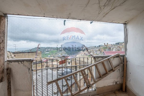 casa indipendente in vendita a Caltagirone