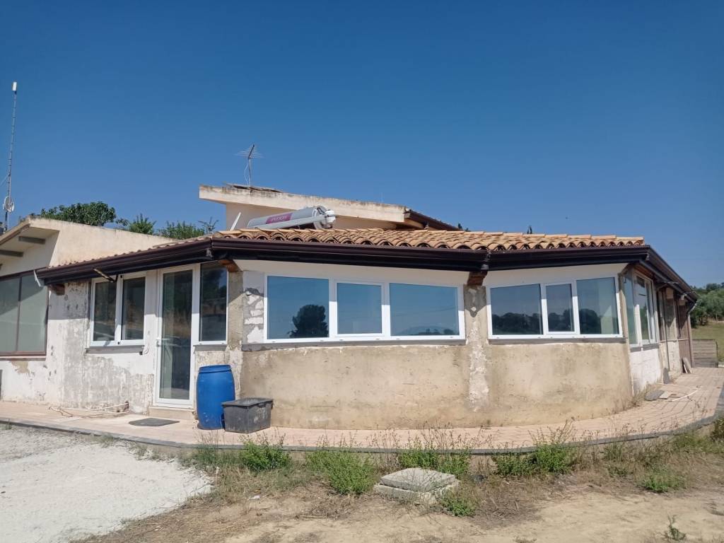 casa indipendente in vendita a Caltagirone