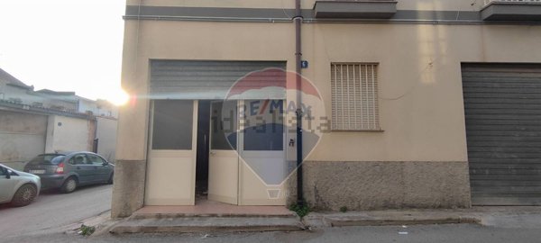 locale commerciale in vendita a Caltagirone