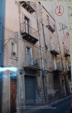 esavano in vendita a Caltagirone