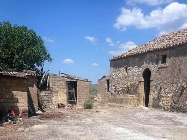 casa indipendente in vendita a Caltagirone