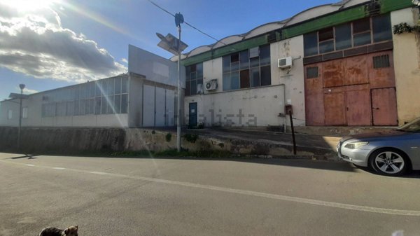 locale di sgombero in vendita a Caltagirone