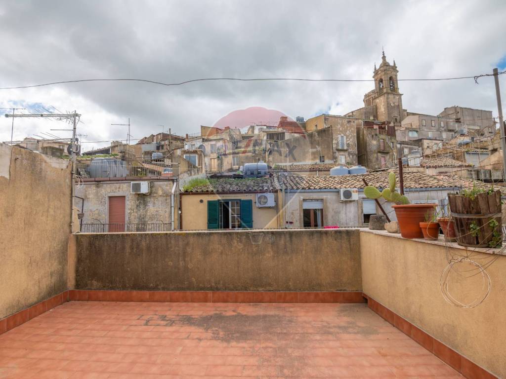 appartamento in vendita a Caltagirone in zona Santo Pietro