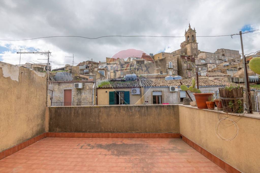 appartamento in vendita a Caltagirone in zona Santo Pietro