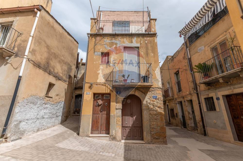 casa indipendente in vendita a Caltagirone