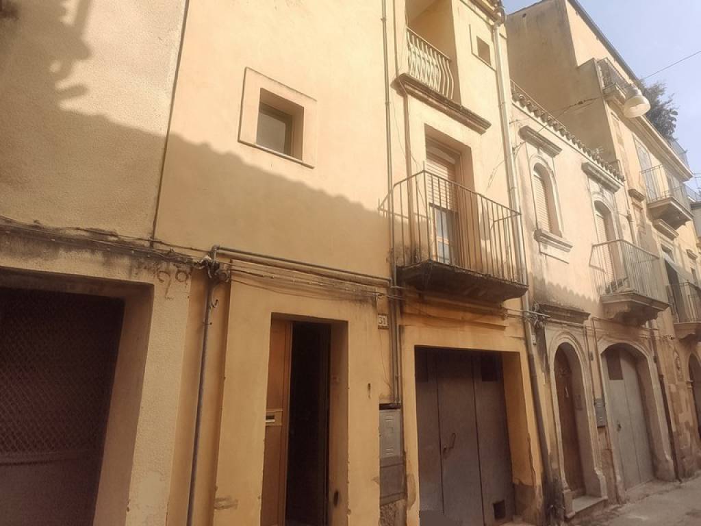 casa indipendente in vendita a Caltagirone