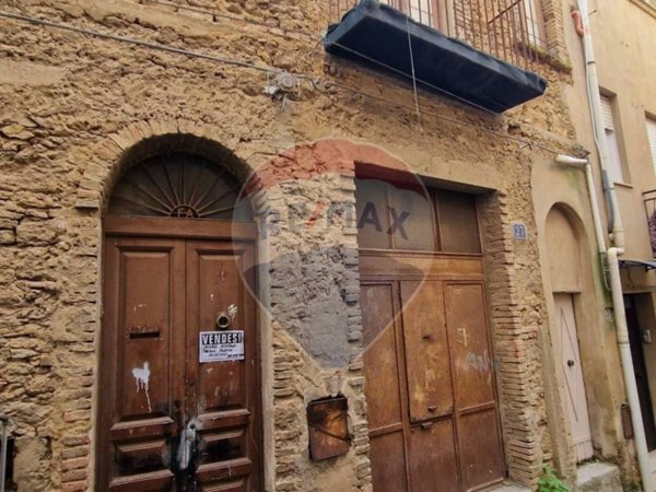 casa indipendente in vendita a Caltagirone