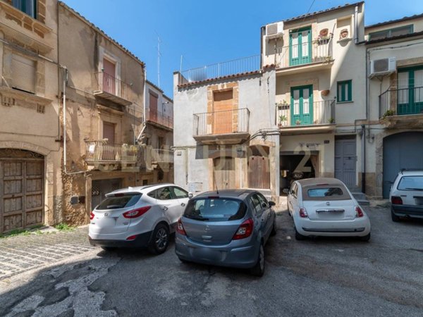 casa indipendente in vendita a Caltagirone