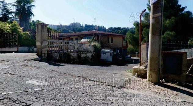locale commerciale in vendita a Caltagirone