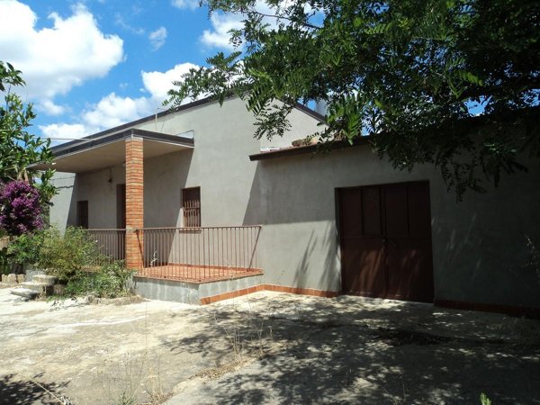 casa indipendente in vendita a Caltagirone in zona Piano San Paolo