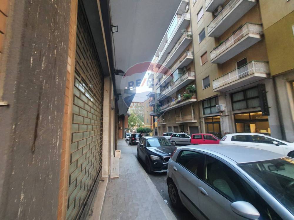 locale commerciale in vendita a Caltagirone
