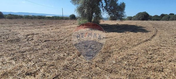 negozio in vendita a Caltagirone in zona Santo Pietro