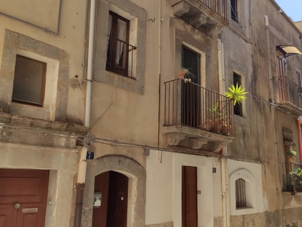 appartamento in vendita a Caltagirone in zona Santo Pietro