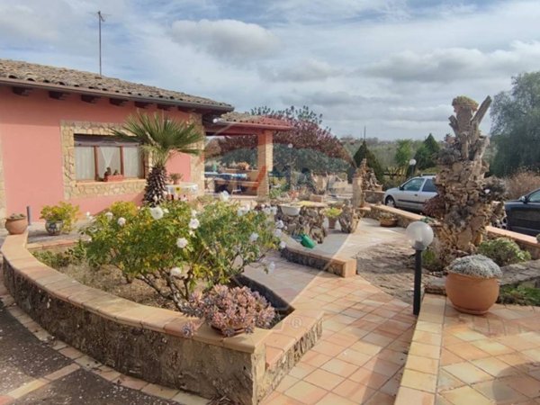 casa indipendente in vendita a Caltagirone in zona Piano San Paolo
