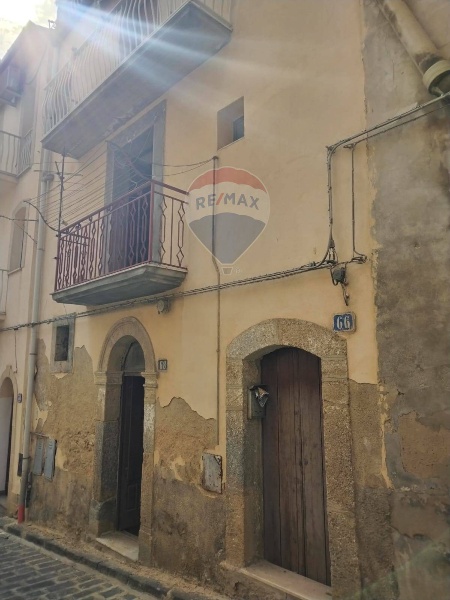 casa indipendente in vendita a Caltagirone
