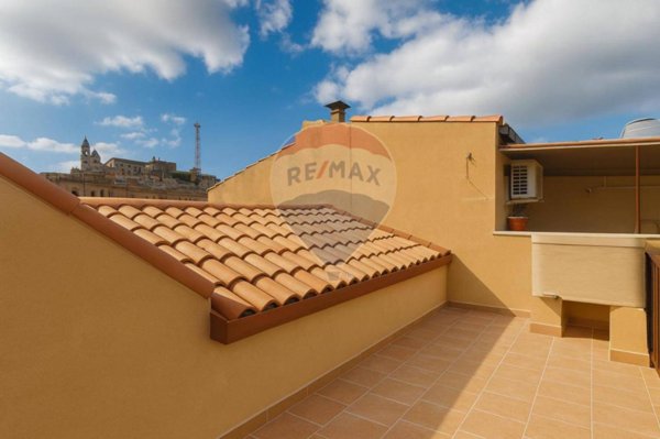 casa indipendente in vendita a Caltagirone