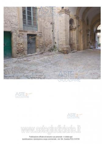 locale commerciale in vendita a Caltagirone