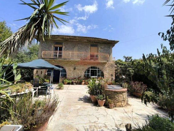 casa indipendente in vendita a Caltagirone
