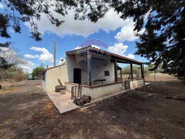 casa indipendente in vendita a Caltagirone in zona Santo Pietro