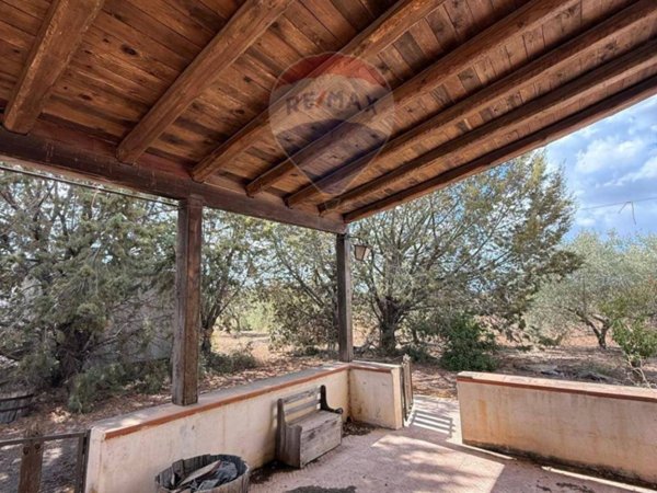 casa indipendente in vendita a Caltagirone in zona Santo Pietro