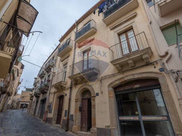 negozio in vendita a Caltagirone