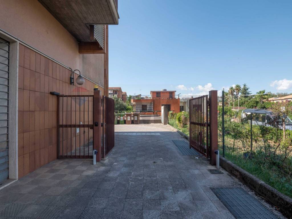 locale commerciale in vendita a Caltagirone