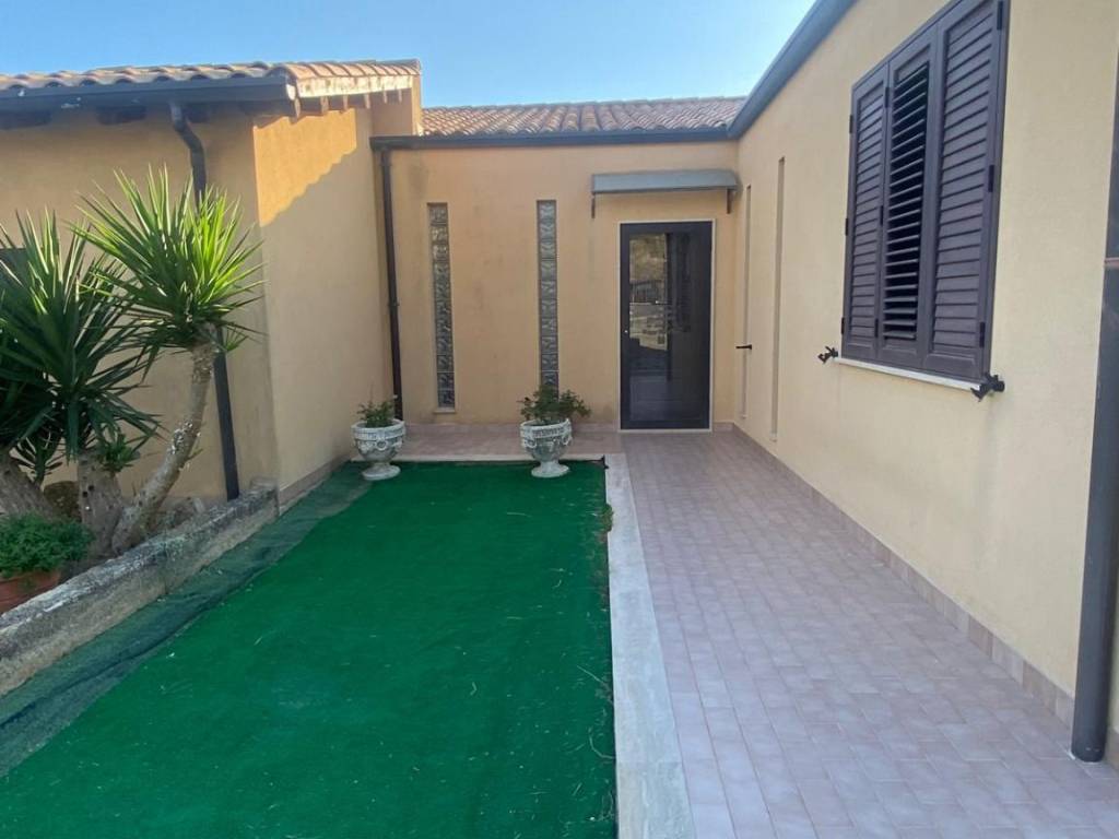 casa indipendente in vendita a Caltagirone in zona San Mauro
