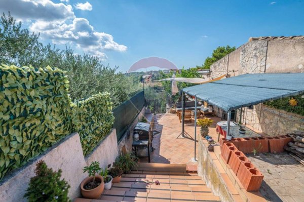 casa indipendente in vendita a Caltagirone