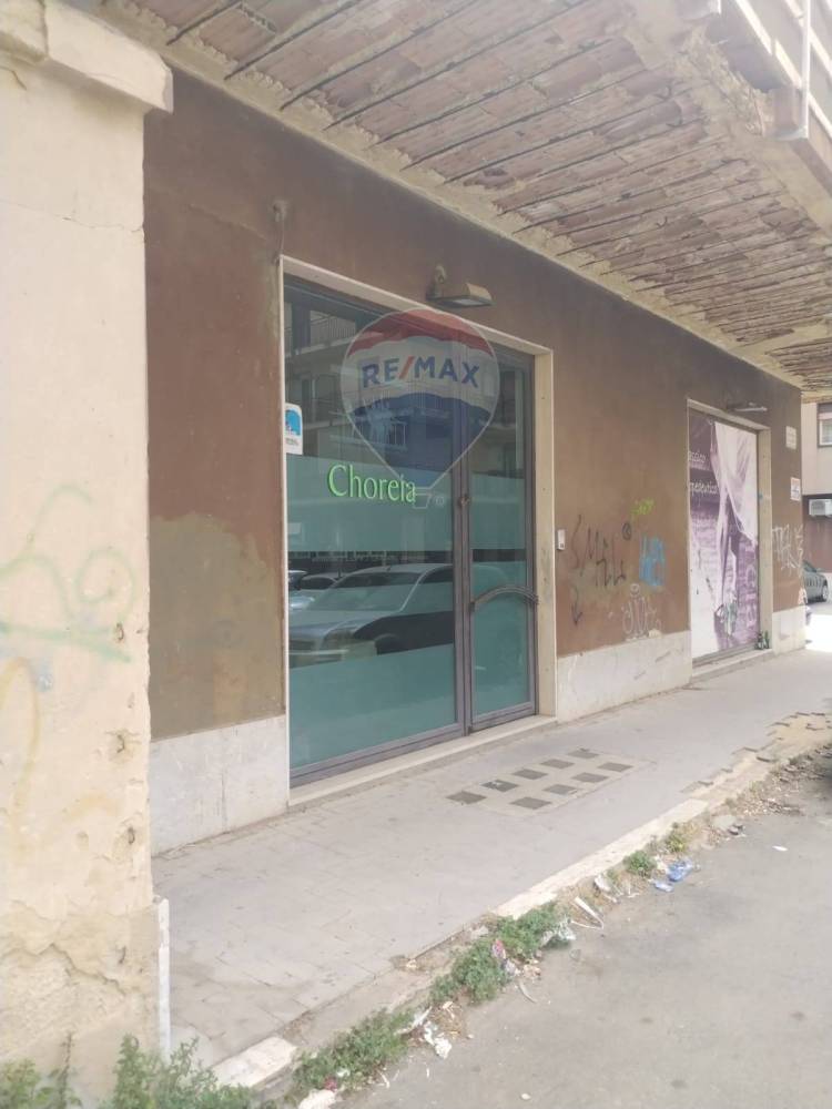 locale commerciale in vendita a Caltagirone