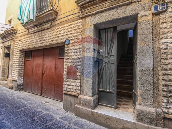 casa indipendente in vendita a Caltagirone