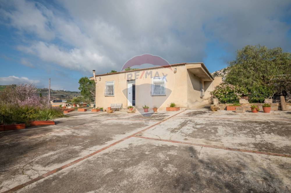 casa indipendente in vendita a Caltagirone