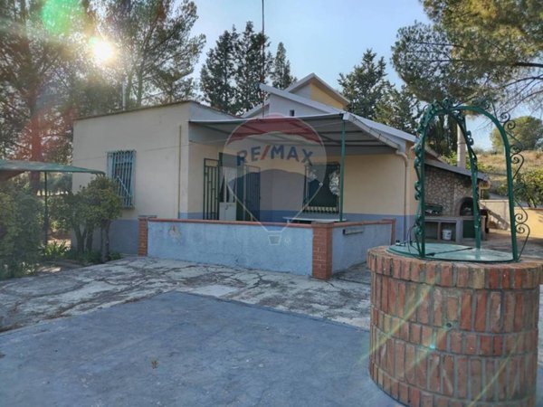 casa indipendente in vendita a Caltagirone