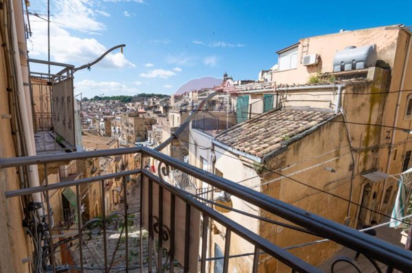casa indipendente in vendita a Caltagirone