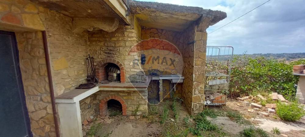 casa indipendente in vendita a Caltagirone