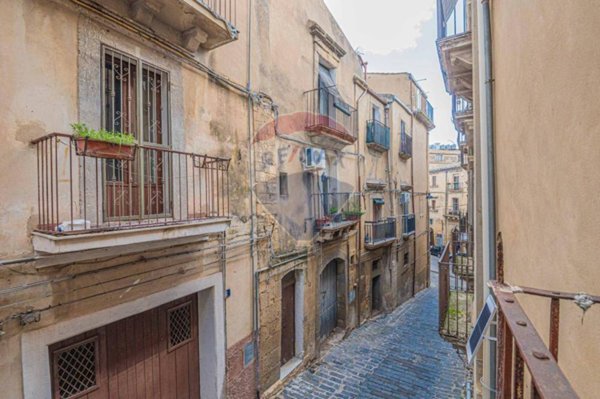 casa indipendente in vendita a Caltagirone