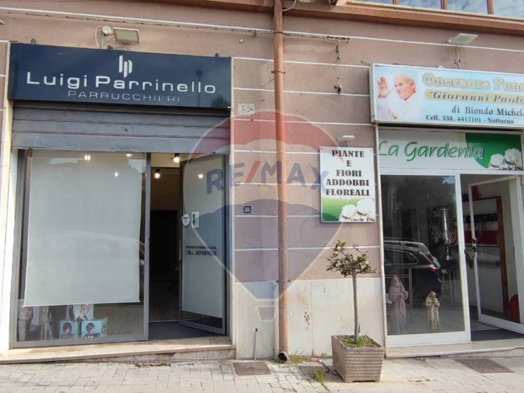 locale commerciale in vendita a Caltagirone
