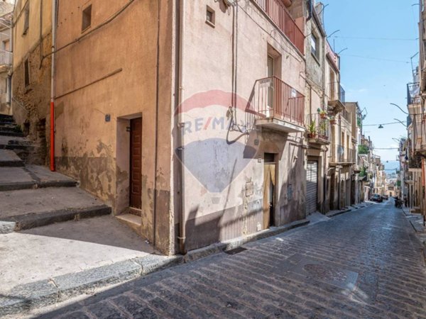 casa indipendente in vendita a Caltagirone