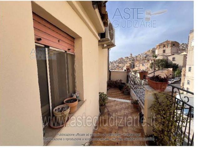 pentavano in vendita a Caltagirone