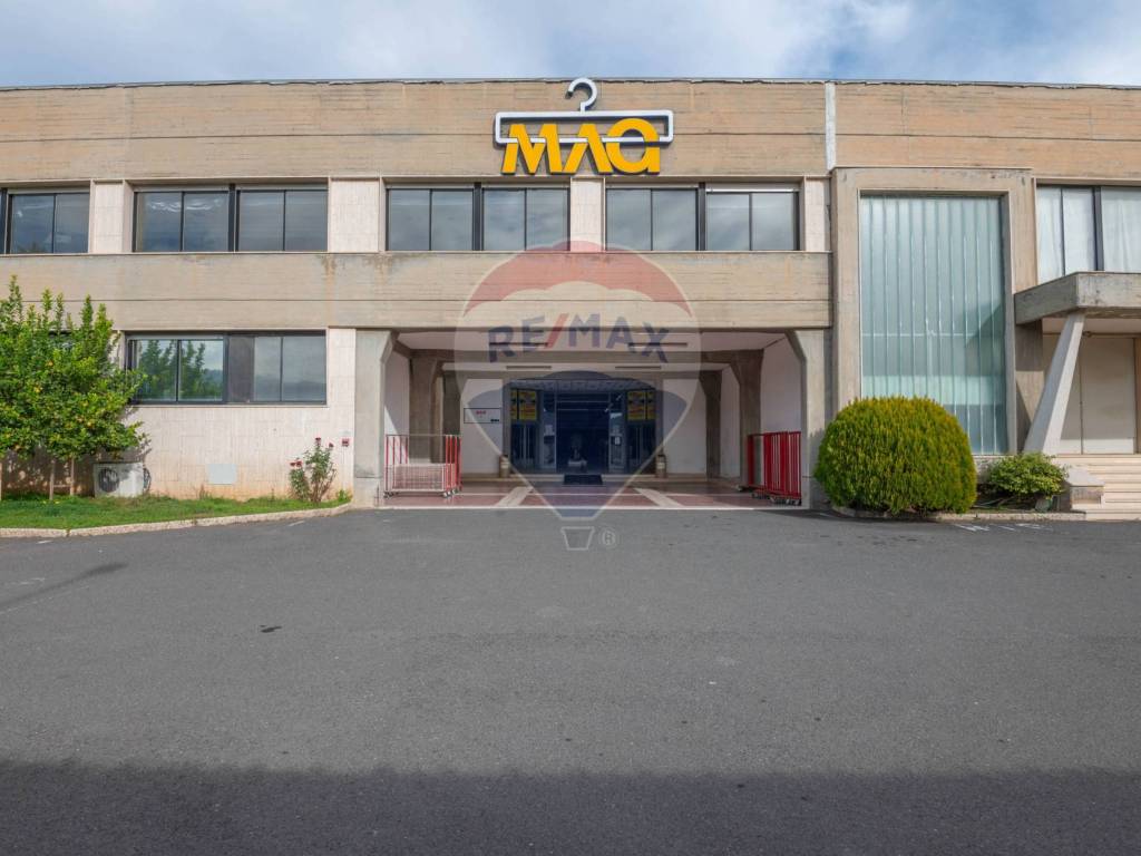 locale commerciale in vendita a Caltagirone