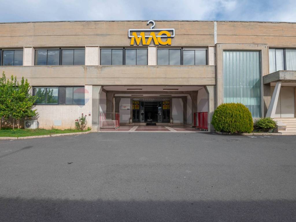 locale commerciale in vendita a Caltagirone