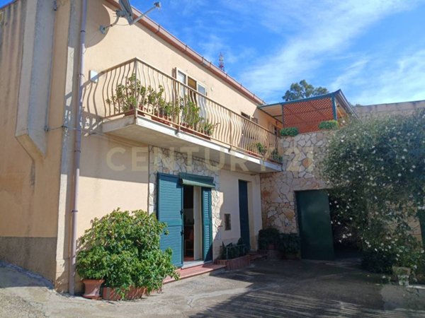 casa indipendente in vendita a Caltagirone