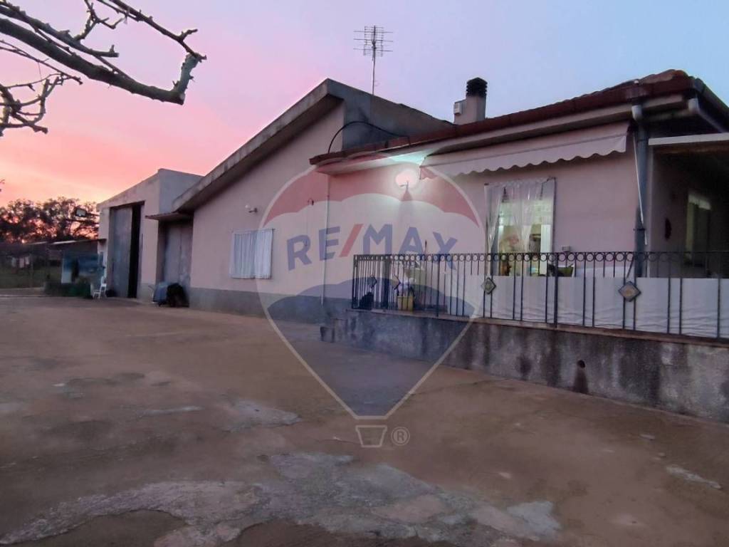 casa indipendente in vendita a Caltagirone in zona Piano San Paolo