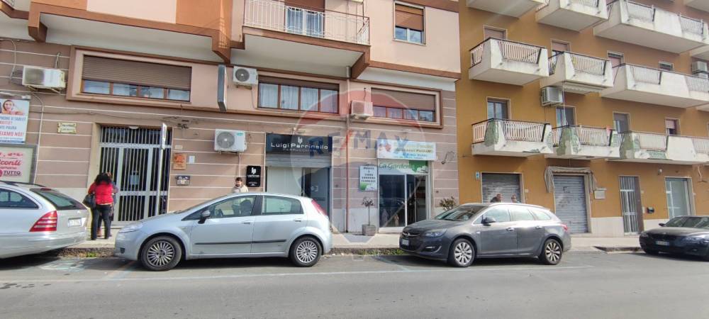locale commerciale in vendita a Caltagirone