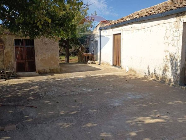 casa indipendente in vendita a Caltagirone