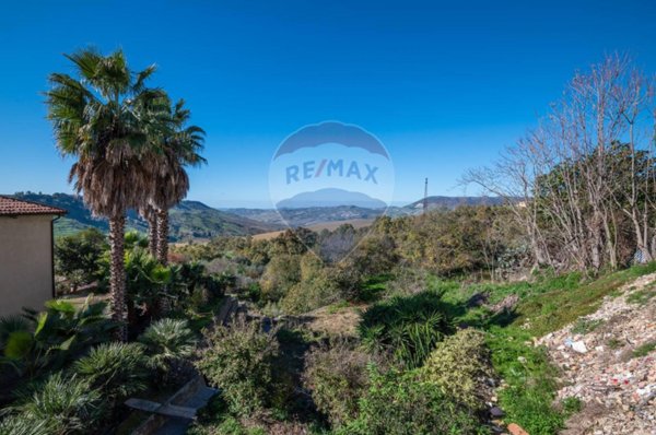 casa indipendente in vendita a Caltagirone