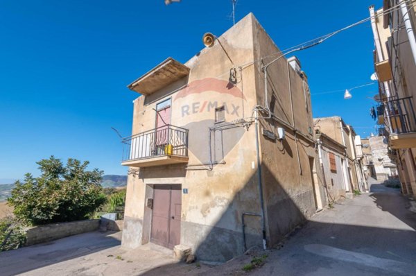 casa indipendente in vendita a Caltagirone