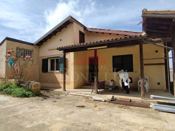 casa indipendente in vendita a Caltagirone
