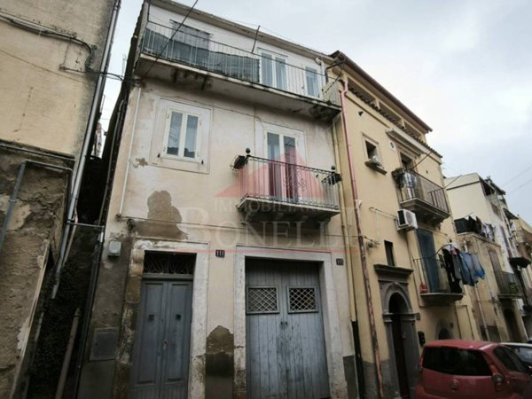 intera palazzina in vendita a Caltagirone