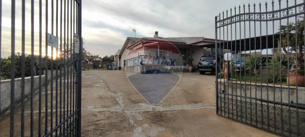 casa indipendente in vendita a Caltagirone in zona Piano San Paolo