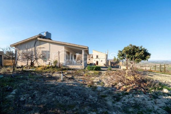 casa indipendente in vendita a Caltagirone